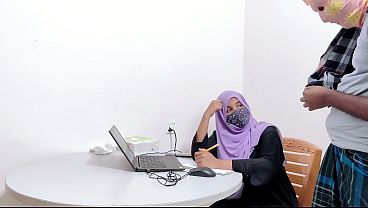 Bankir Kerudung Sange Digebuk Petani Desa, Desi Chudai Panas Abis