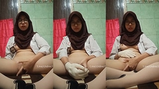 Abg Sma Yuva, Seragam Sekolah Dibuka, Colok Memek Sempit Sambil Nahan Nikmat