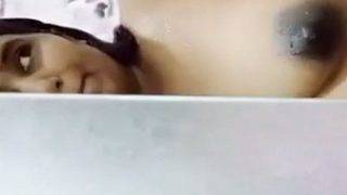 Swathi Naidu Mandi Sambil Pamer Perut Buncit Hamil, Pose Basah Bikin Ngiler