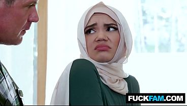 Gila! Cewek Hijab Manis Nih Baru Pertama Kali Ngentot Bareng Tukang Ledeng Naudi Nala, Jason Sarcinelli