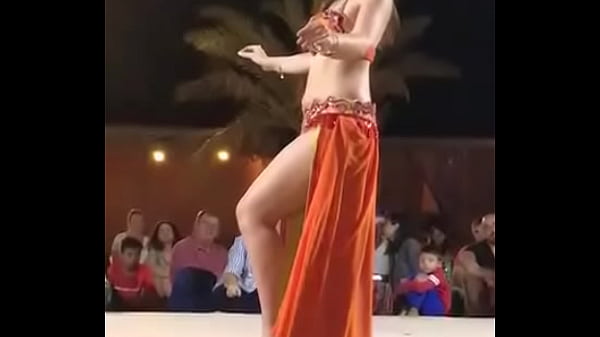 Tarian Desi Bikin Meleleh, Goyangannya Bikin Nafsu Naik