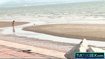 Gadis Thailand Dijemput Di Pantai Buat Ngentot Sama Bule Kontol Gede