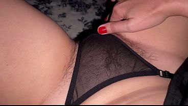 Tonton Ibu Nakal Ini Mainin Memek Berbulunya. Pov Dari Pandangan Pertama.