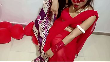 Baru Aja Nikah, Istri India Pake Sari Merah Nungging Nikmatin Valentine Bareng Suami Desi – Full Bokep Hindi Paling Hot