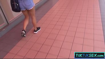 Cewek Amatir Thailand Dijemput Di Tuk Tuk Terus Dibawa Ke Hotelnya, Langsung Digebukin Di Ranjang.