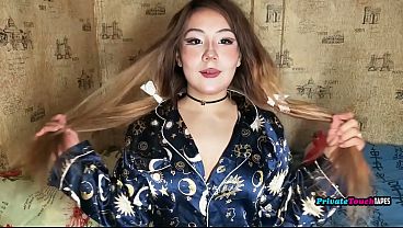 Gadis Gemuk Rusia Dengan Paha Besar Mainin Memek Sempitnya Pake Dildo Di Dalem