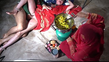 Ibu Tiri India Desi Lagi Digarap Di Dapur Sambil Ngomong Kotor Bahasa Hindi, Uuhh Nikmatnya