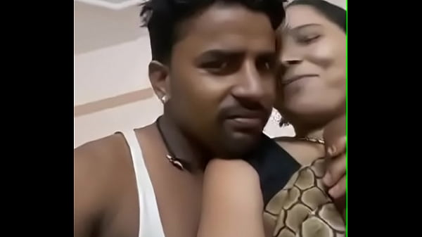 Desi Aunty Montok Ditekan-tekan, Toket Gede Digencet