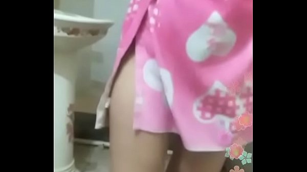 Mandi Desi Basah Kuyup, Siap Dimanjain Di Kamar Mandi.