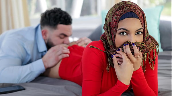 Bokep Step, Abang Ngajarin Adik Hijabnya Soal Hubungan Suami Istri Sebelum Nikah – Hijabnya Basah Kuyup.