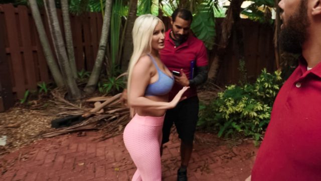 Ngentot Bareng Emak-emak Hot Gerakannya Bikin Muncrat