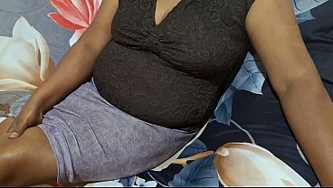 Mama Tiri Asia Horny Lagi Liburan, Siap Digaruk Kapan Aja.