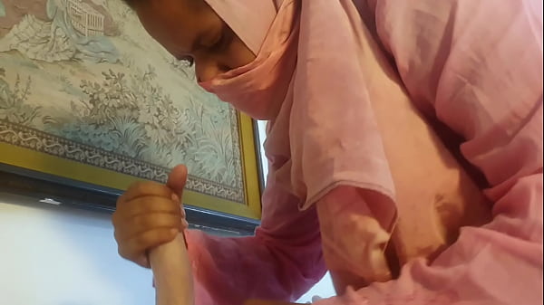 Desi Cewek Montok Digosok-gosok Sama Bule, Bikin Makin Basah.