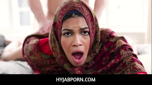 Gila, Bokep Arab Stepsister Berhijab Pantat Besar Dijodohin Sama Maya Farrell
