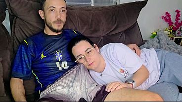 Kakak Tiri Digoda Adik Kandung Sambil Nonton Bola Brasil, Makin Panas Di Sofa